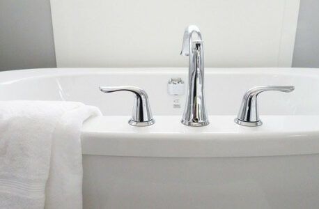 How to Remove Rust Stains in a Bathtub