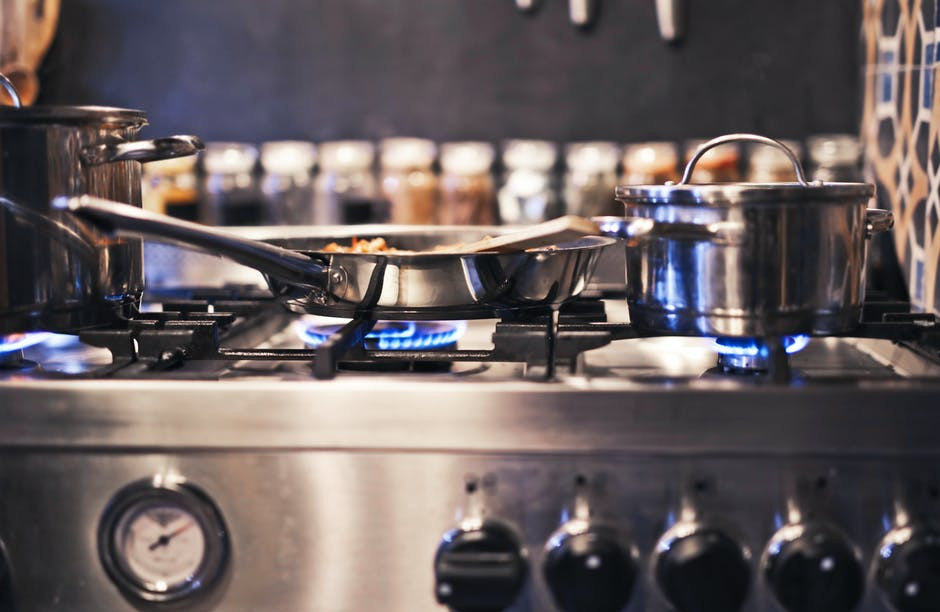 How to Clean Gas Stove Top and Burners