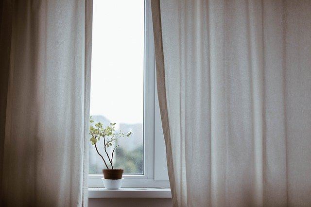 How to Clean Window Curtains